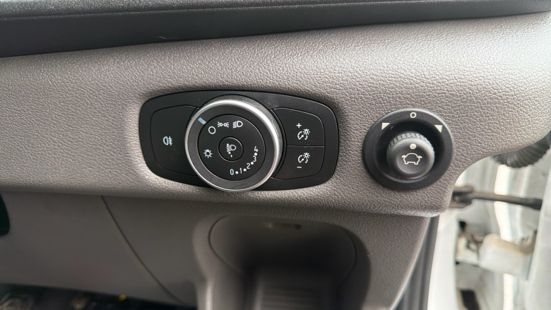 Ford Transit 350 L4 Diesel Fwd 2.0 EcoBlue 130ps Leader Luton Van